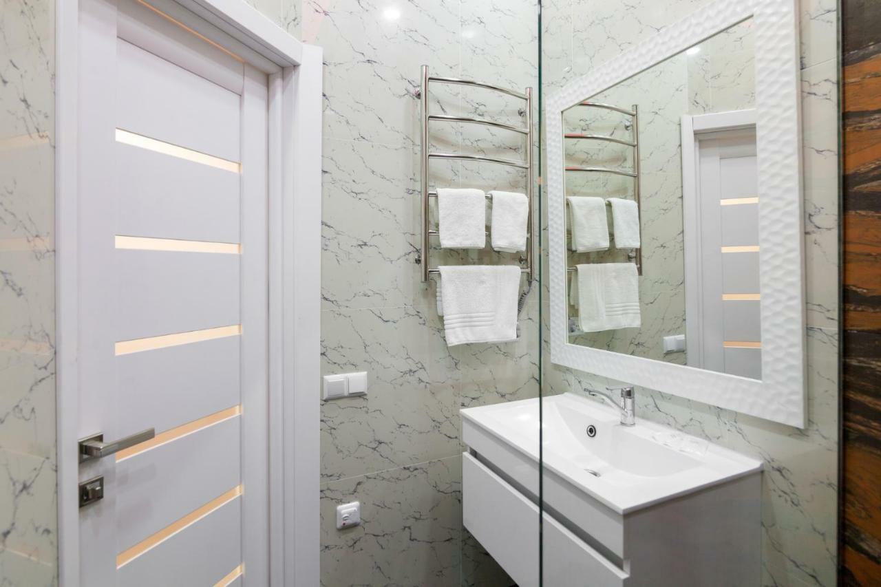 LEOGRAND One-bedroom apartment on Tugan-Baranovskogo 24 Lviv Buitenkant foto