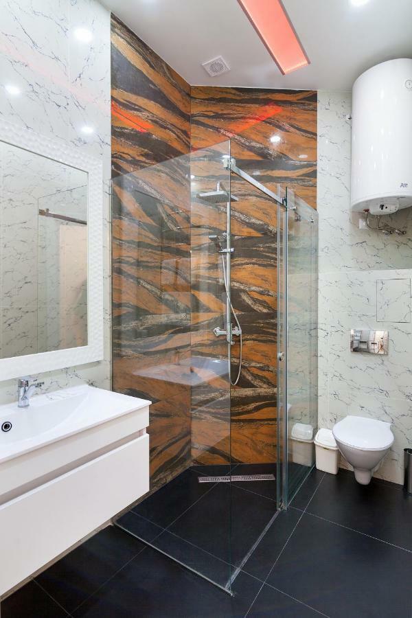 LEOGRAND One-bedroom apartment on Tugan-Baranovskogo 24 Lviv Buitenkant foto