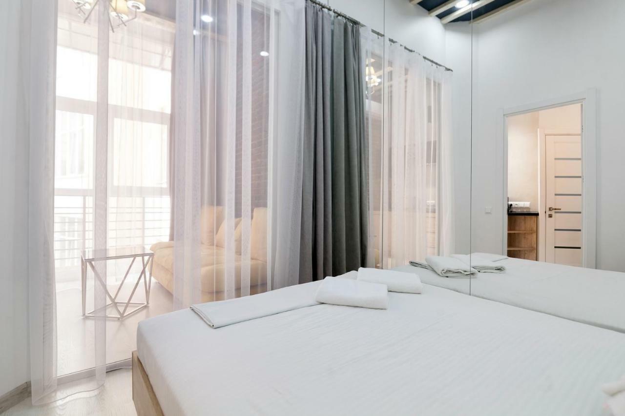 LEOGRAND One-bedroom apartment on Tugan-Baranovskogo 24 Lviv Buitenkant foto