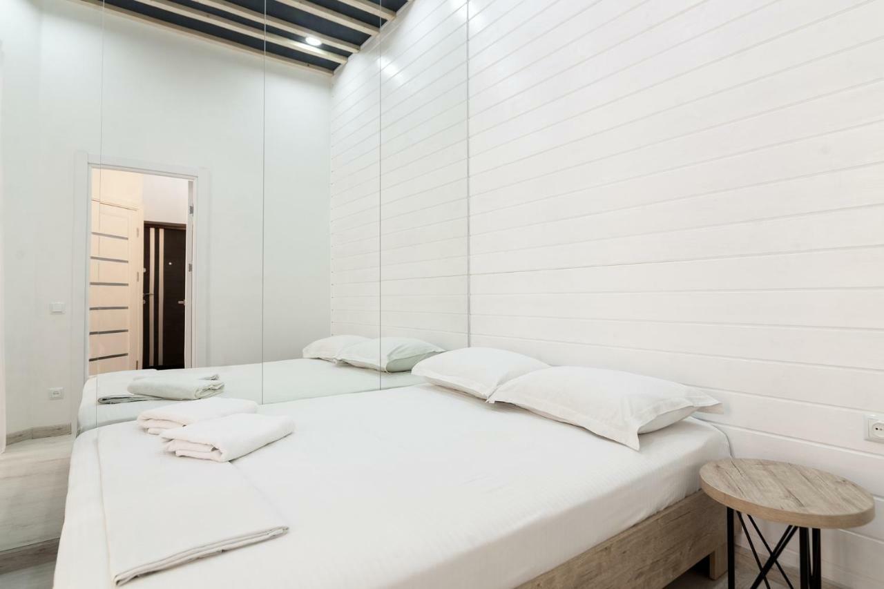 LEOGRAND One-bedroom apartment on Tugan-Baranovskogo 24 Lviv Buitenkant foto
