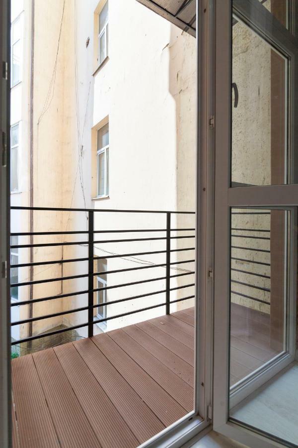 LEOGRAND One-bedroom apartment on Tugan-Baranovskogo 24 Lviv Buitenkant foto